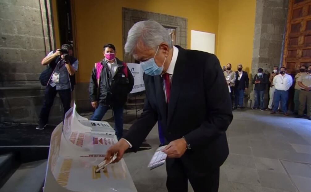 “¡Qué viva la democracia!”: AMLO vota este domingo 6 de junio
