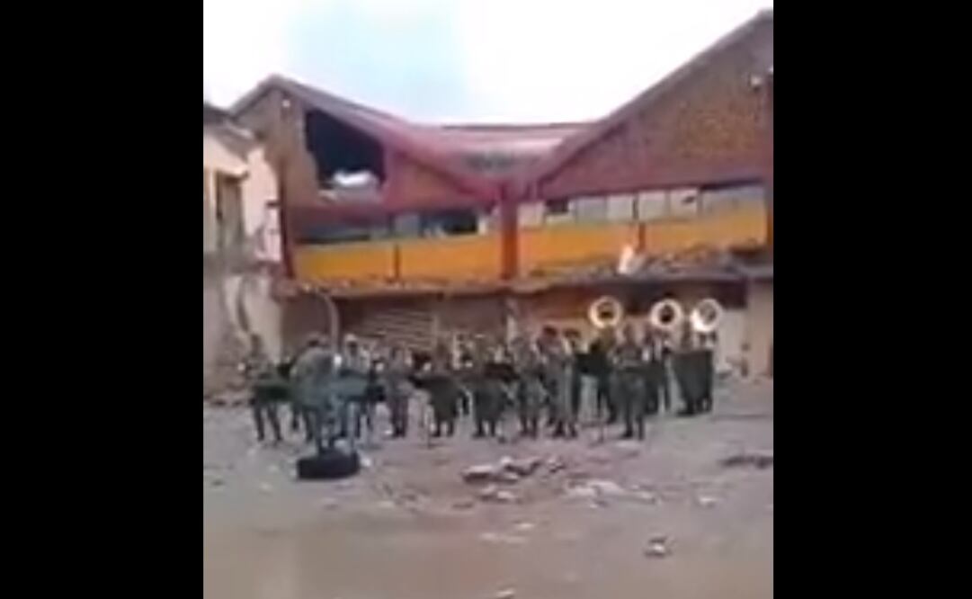 Ejército despide con música tradicional oaxaqueña a edificios dañados por sismo