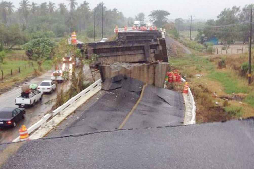 El sismo del 7 de septiembre afectó la conectividad en 291 municipios de Guerrero, mientras que las lluvias severas ocurridas del 6 al 9 de septiembre dañaron 14 municipios y el sismo del 19 de septiembre causó estragos en 74 (ARCHIVO EL UNIVERSAL)