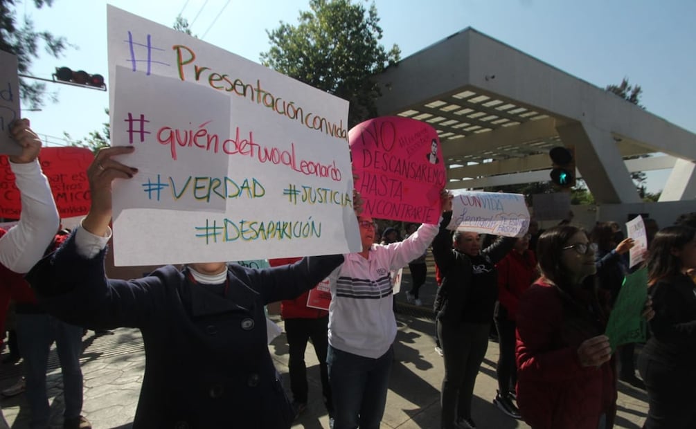 Catedráticos y estudiantes se manifestaron para exigir la aparición del doctor Leonardo Escobar. Foto: Omar Contreras / EL UNIVERSAL