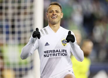 Patrocinador de Chivas dispuesto a pagar parte del sueldo del Chicharito