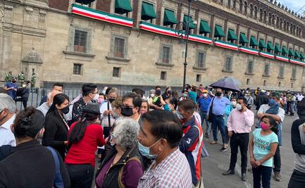 Instalan mesa frente a Palacio Nacional para recabar firmas sobre juicio a expresidentes