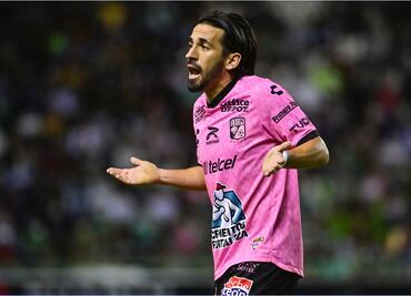 Fernando Navarro critica el VAR y trolea al Puebla