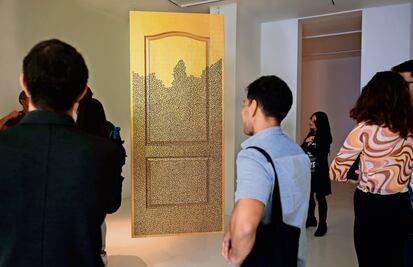 Artistas convierten en arte historias de supervivientes LGBTI