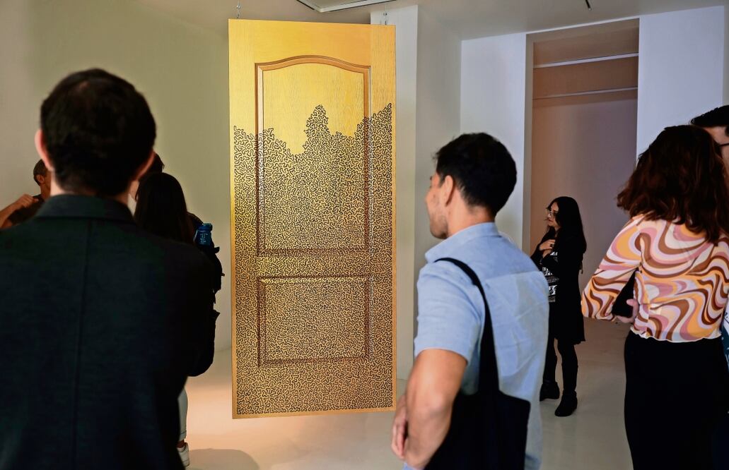 Las puertas son una metáfora de todas las que se les cerraron a las siete personas del colectivo LGBTI que inspiraron estas creaciones. Foto: José Méndez / EFE