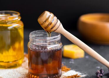 Para qué sirve tomar agua con miel en ayunas