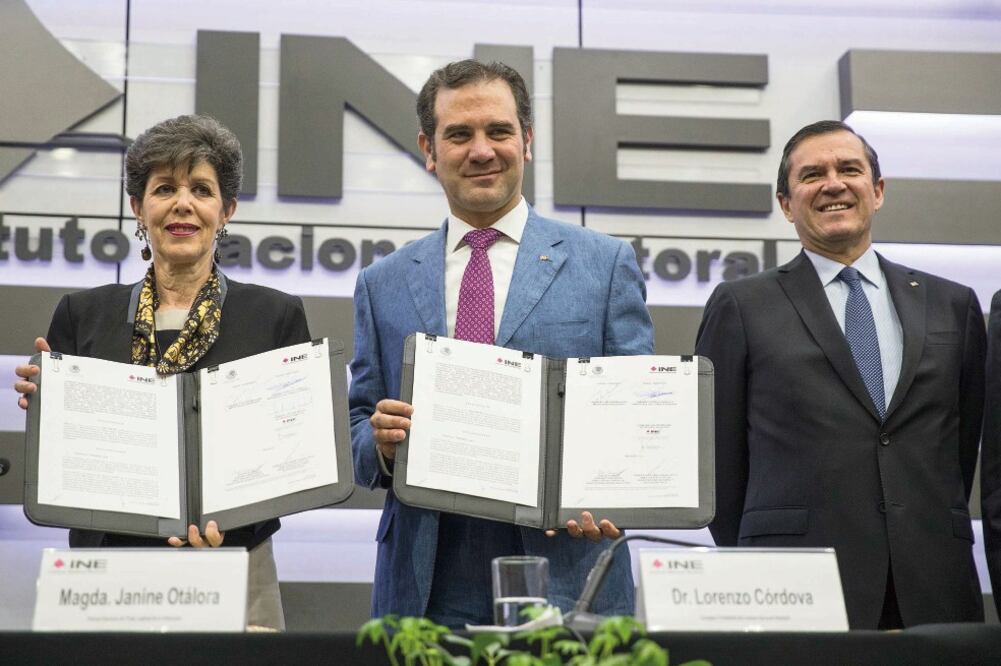 La presidenta del TEPJF, Madeline Otálora, y los funcionarios del INE, Lorenzo Córdova y Edmundo Jacobo. (CRISTOPHER ROGEL BLANQUET. EL UNIVERSAL)