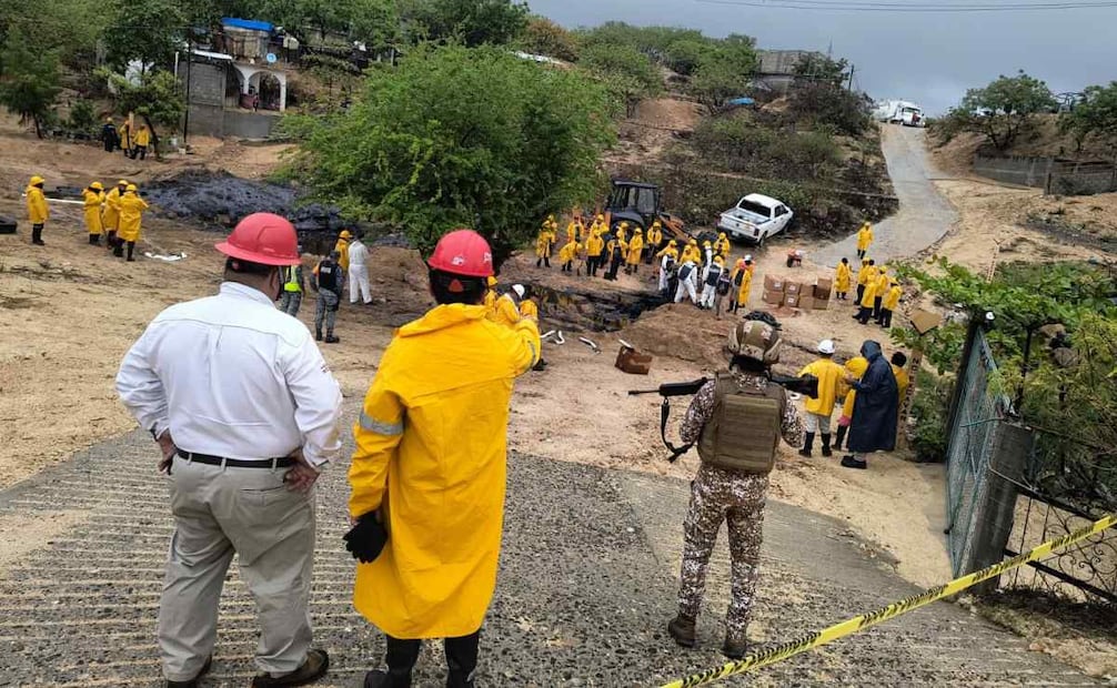 PEMEX sella ducto tras derrame de combustóleo en Salina Cruz, Oaxaca; vecinos exigen reparación de daños.
Foto: Especial.