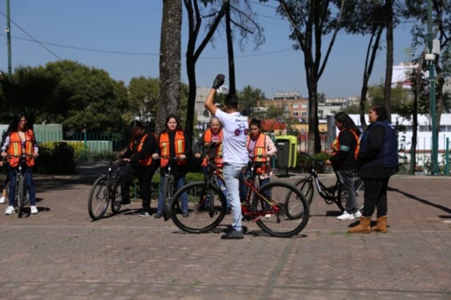 Una biciescuela para vencer el miedo de rodar en la Ciudad