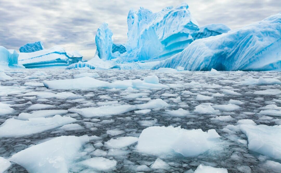 La Antártida es tan grande como México y Estados Unidos combinados, pero su "población" de científicos no alcanza ni cuatro mil personas. Foto: iStock