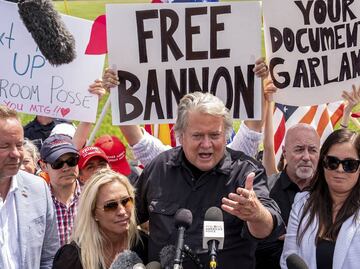Steve Bannon, exasesor de Trump, sale de la cárcel; es considerado “profeta” de la derecha populista