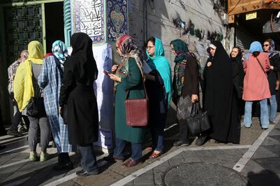 Hasán Rohani aventaja en elecciones presidenciales en Irán