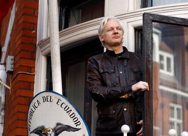Assange, condenado a 50 semanas de prisión por violar libertad condicional