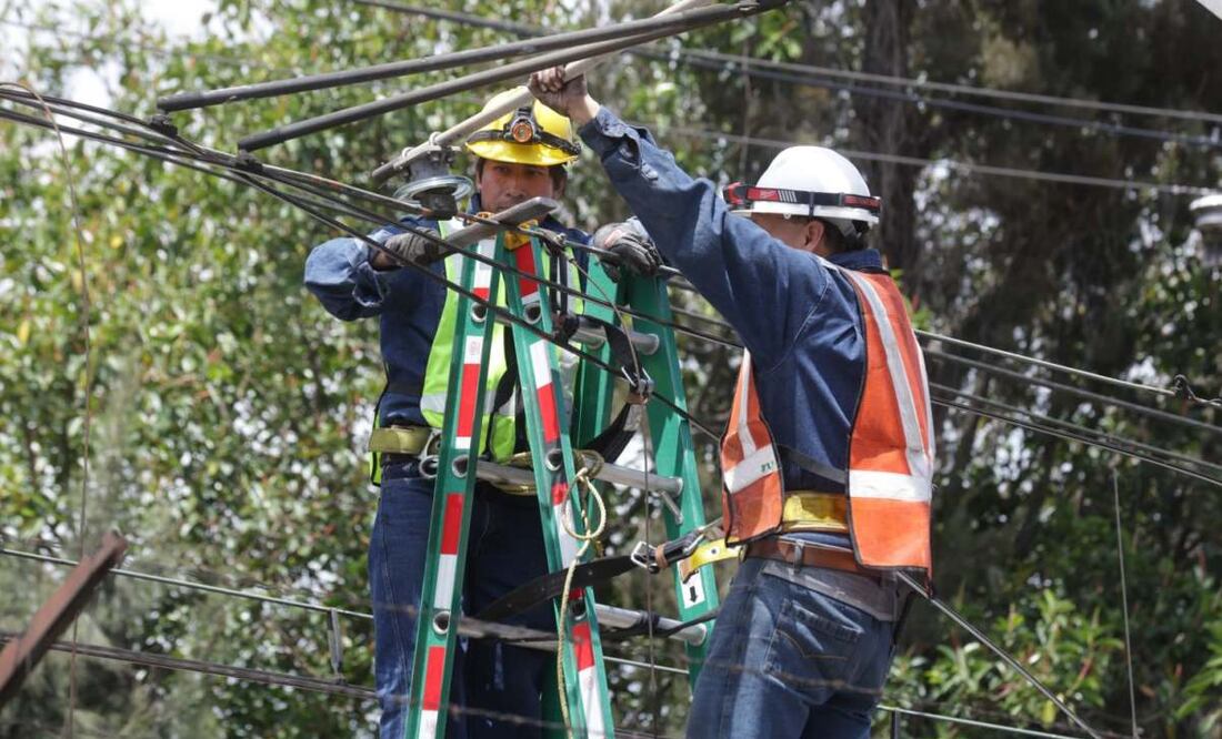 Siguen los trabajos en las estaciones Los Reyes y La Paz donde la noche del lunes 28 de julio, el Sistema de Transporte Colectivo Metro reportó fallas, por lo que fue suspendido el servicio. Fotos Francisco Rodríguez.