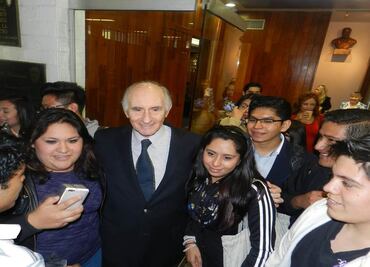 México tiene una moneda fuerte, dice el ex presidente De la Rúa