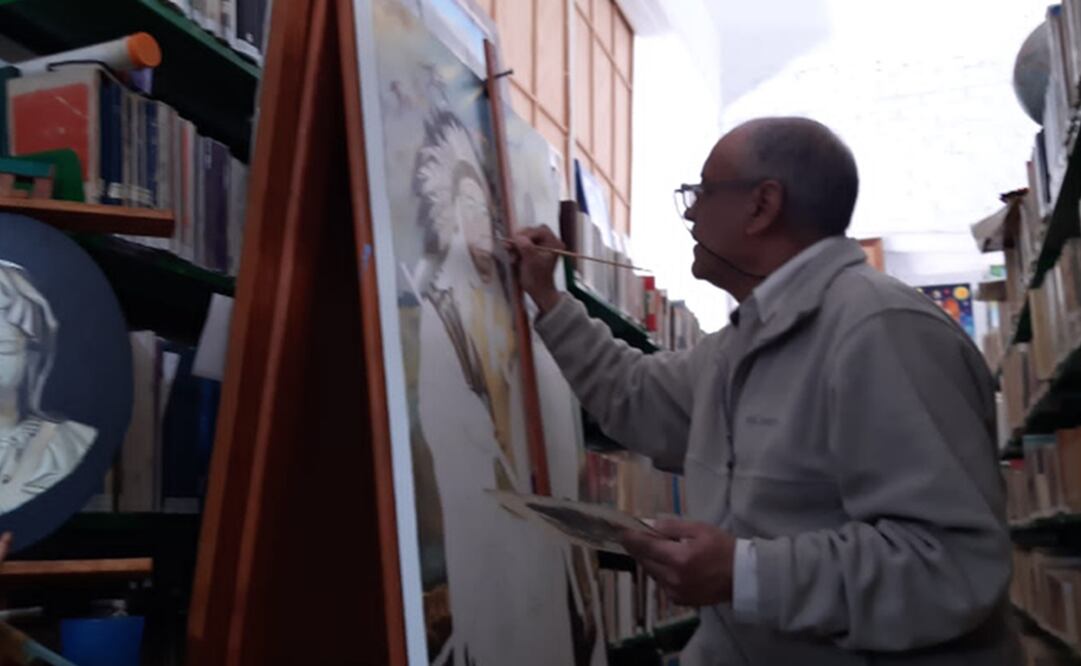 Mario es encargado de la biblioteca del penal de Santiaguito desde hace 10 años Foto: Especial 
