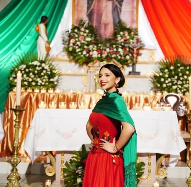 Los vestidos tradicionales mexicanos de Ángela Aguilar