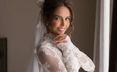Así es el romántico vestido de novia de Karla Díaz