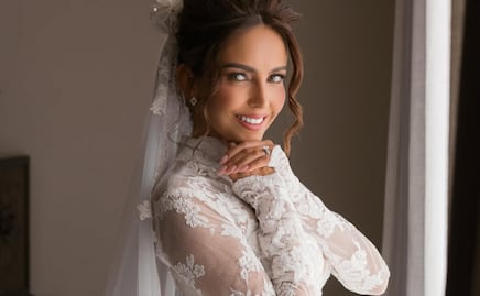 Así es el romántico vestido de novia de Karla Díaz