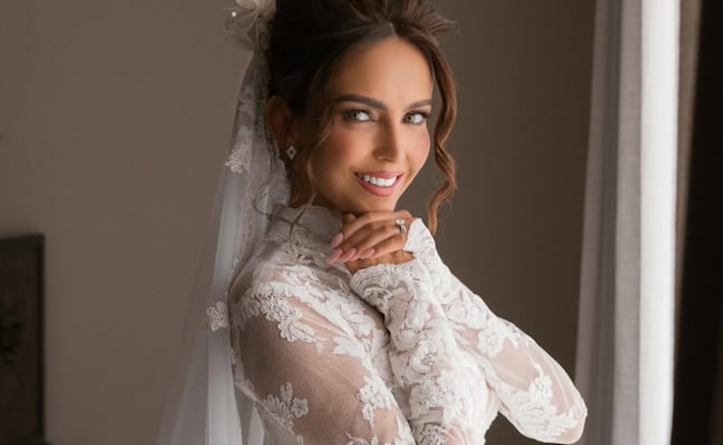 Así es el romántico vestido de novia de Karla Díaz