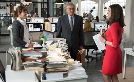 Anne Hathaway enseña Facebook a Robert de Niro