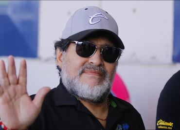 Abogado de Maradona culpa a sus hijas por su estado de salud