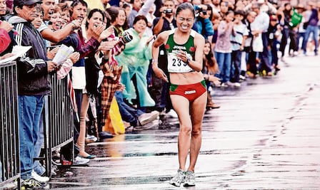 México padece y queda a deber