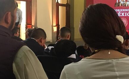 "Madrugan" niños de la Olimpiada del Conocimiento para estar en la mañanera de AMLO