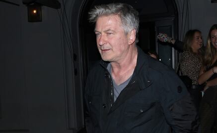 Armera de "Rust" se pregunta quién metió la bala en el arma que disparó Alec Baldwin