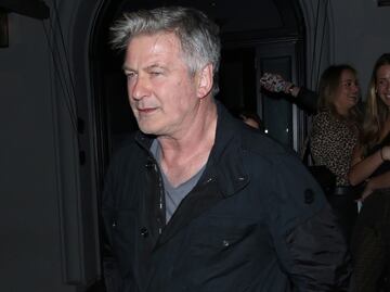 Armera de "Rust" se pregunta quién metió la bala en el arma que disparó Alec Baldwin
