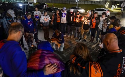 Aficionados de los Bengals y los Bills oran por la salud de Damar Hamlin