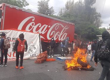Detienen a 30 normalistas tras movilizaciones y toma de autobuses en Oaxaca