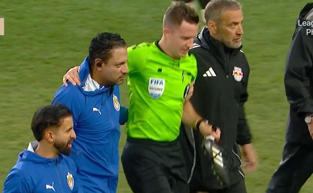 Árbitro del partido entre Chivas vs New York RB en Leagues Cup se lesionó / Foto: Especial