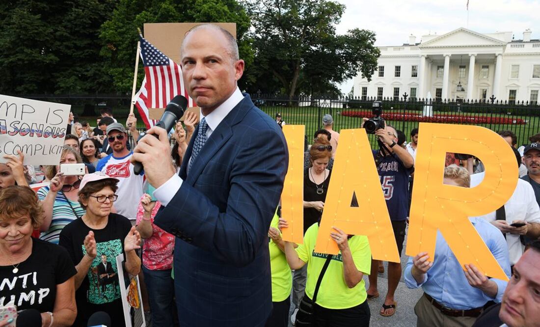 El abogado estadounidense Michael Avenatti en un mitin en la Casa Blanca (Foto: Reuters)