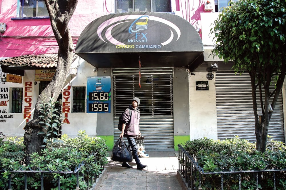 Los presuntos ladrones llegaron al inmueble Fx Money Centro Cambiario cerca de las 09:25 hora, situado en el cruce de las calles Florencia y Liverpool (SAÚL LÓPEZ. CUARTOSCURO)