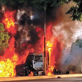 Tráiler sin frenos deja 6 muertos y 20 heridos