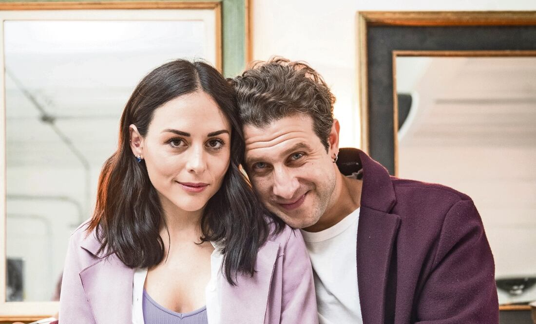 El personaje de Nacho Tahhan acompaña al de la actriz por las fases del amor. Siete veces adiós. Foto: Germán Espinosa/ EL UIVERSAL