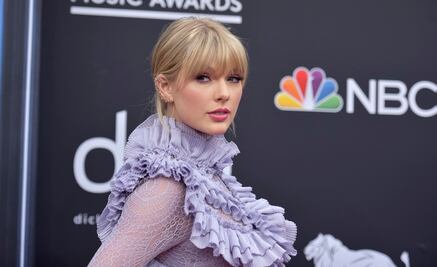 Taylor Swift celebra en la cima