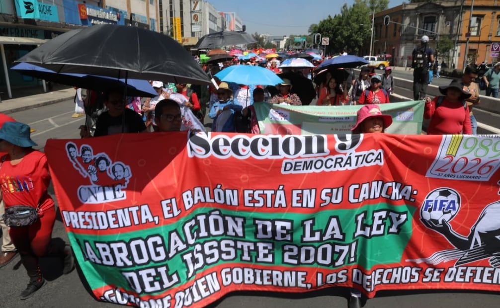 En el Día del Maestro, integrantes del magisterio marchan en la CDMX con rumbo al Zócalo. Foto: Gabriel Pano / EL UNIVERSAL