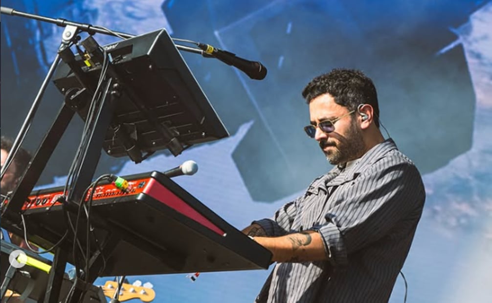 Jonathan Meléndez tocando en concierto de Camilo Séptimo.
Instagram camiloseptimomx