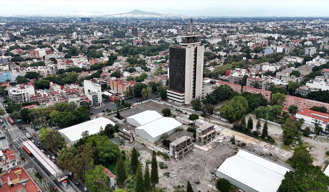 El antiguo Centro SCOP en terrenos de la extinta Secretaría de Comunicaciones y Obras Públicas se encuentra en el abandono desde 2024. Foto: Diego Prado/EL UNIVERSAL