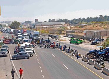 Bloqueos carreteros afectan a miles en la región del Bajío
