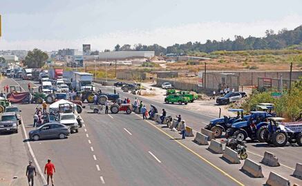 Bloqueos carreteros afectan a miles en la región del Bajío
