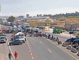 Bloqueos carreteros afectan a miles en la región del Bajío