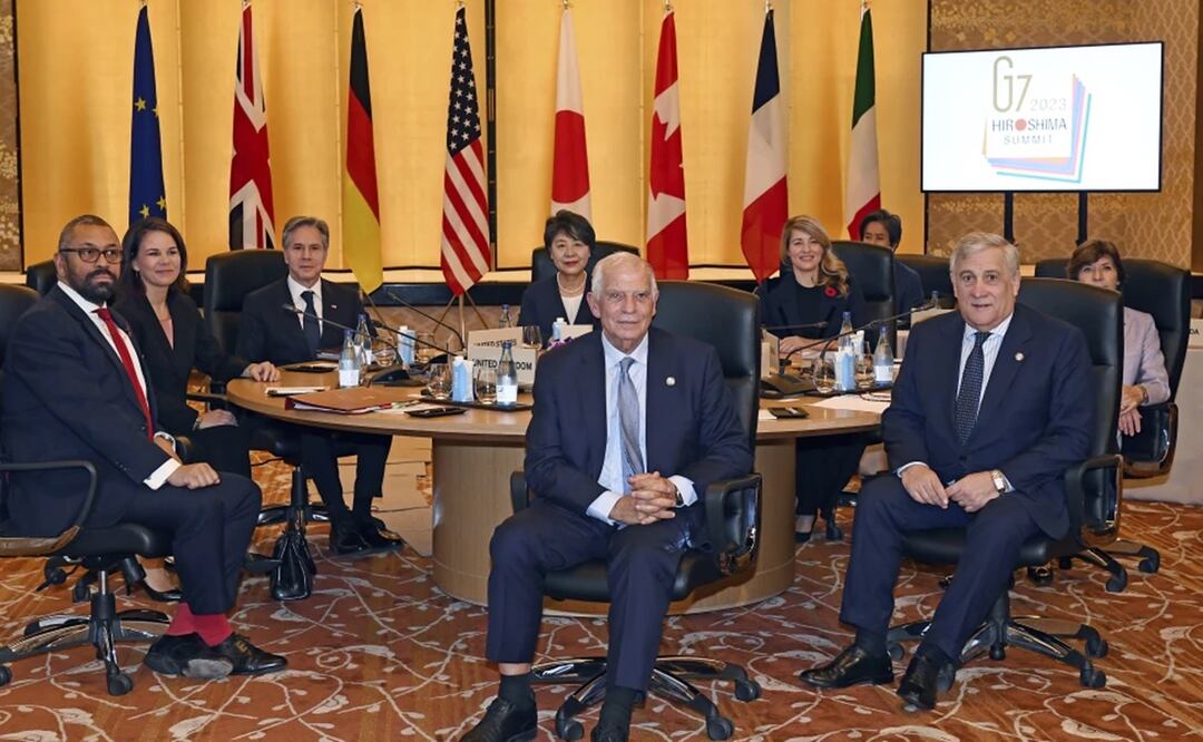 El ministro de Reino Unido, James Cleverly; la alemana, Annalena Baerbock; el secretario de Estado, Antony Blinken; la japonesa, Yoko Kamikawa; el alto representante de la Unión Europea para Asuntos Exteriores y Política de Seguridad, Josep Borrell; la ministra canadiense Melanie Joly; el italiano Antonio Tajani, y la ministra francesa, Catherine Colonna, posan para una foto al inicio de una sesión de la cumbre de ministros de exteriores del G7 en Tokio. Foto: AP