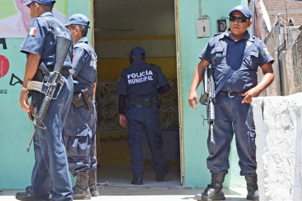 De enero a junio se evaluaron 180 policías municipales de Guerrero, de los cuales 89 reprobaron los exámenes de control de confianza (ARCHIVO EL UNIVERSAL)
