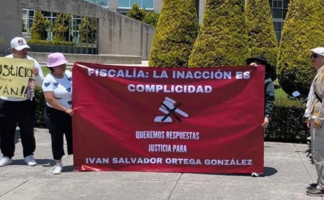 Familiares de joven localizado sin vida en Hidalgo, realizan manifestación; exigen avances en investigación.
Foto: Especial.