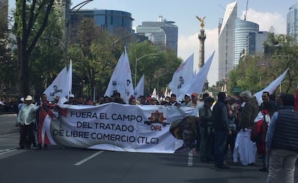 Campesinos marchan del Ángel a Segob; piden transparentar recursos