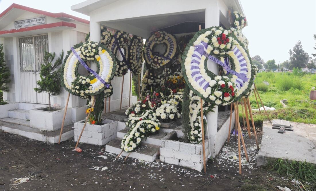 Los restos de Felipe de Jesús Pérez Luna, alías El Ojos, presunto líder de un grupo delictivo en Tláhuac, fueron enterrados en una cripta del panteón San Lorenzo Tezonco, en la delegación Iztapalapa (IVÁN STEPHENS. EL UNIVERSAL)
