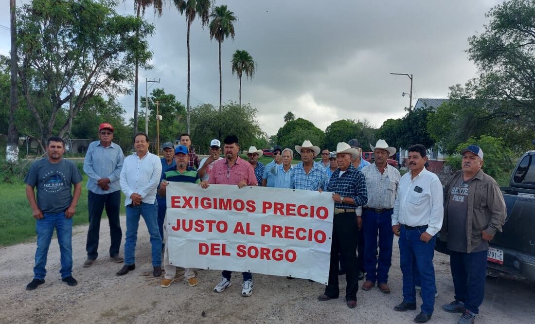 Productores de sorgo bloquean puente Pharr y carretera Victoria-Matamoros; exigen apoyo compensatorio ante bajos precios. Foto: Sandra Tovar
